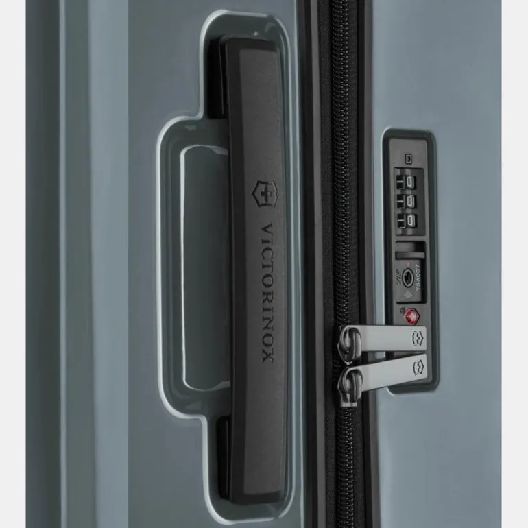 Airox Medium Hardside Case